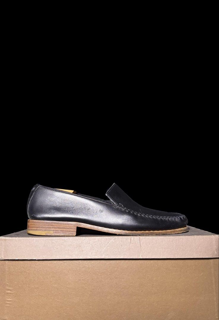 LV Slip On Loafers (Category: Sneakers & Footwear) located in Makati City. Submitted by royalkicks.mnl (Listing ID 1469535987, Image 1). Description: ĽV Slip On Loafers 7L (9-9.5 US) ₱11,995 Lightly Used / Complete.