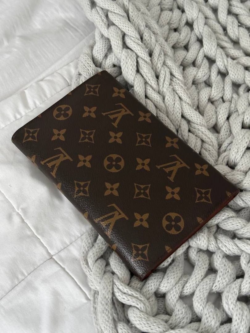 lv tri fold wallet (Category: Luxury Bags & Wallets) located in Quezon City. Submitted by flipandfind (Listing ID 1469425470, Image 2). Description: - Louis Vuitton long wallet in classic brown monogram canvas - Secure tri-fold snap closure with brown leather interior lining - Condition: Shows light signs of wear inside and out with code self authenticate instead no inclusions unless pay extra for box, dustbag and paperbag .