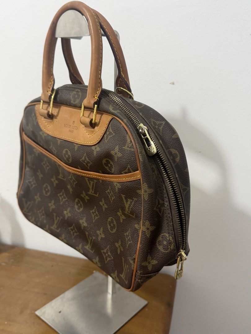 Lv Trouville small (Category: Luxury Bags & Wallets) located in Manila. Submitted by prelovedbyramiah (Listing ID 1469411498, Image 3). Description: coded expire ung loob .