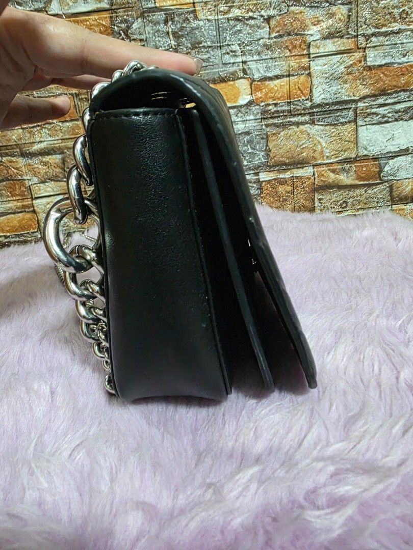 LYN thailand bag (Category: Cross-body Bags) located in Binan City. Submitted by elli.etcetera (Listing ID 1469509780, Image 2). Description: MOP: Gcash, Maya or Bank transfer Courier: Flash, J&T or Lalamove.