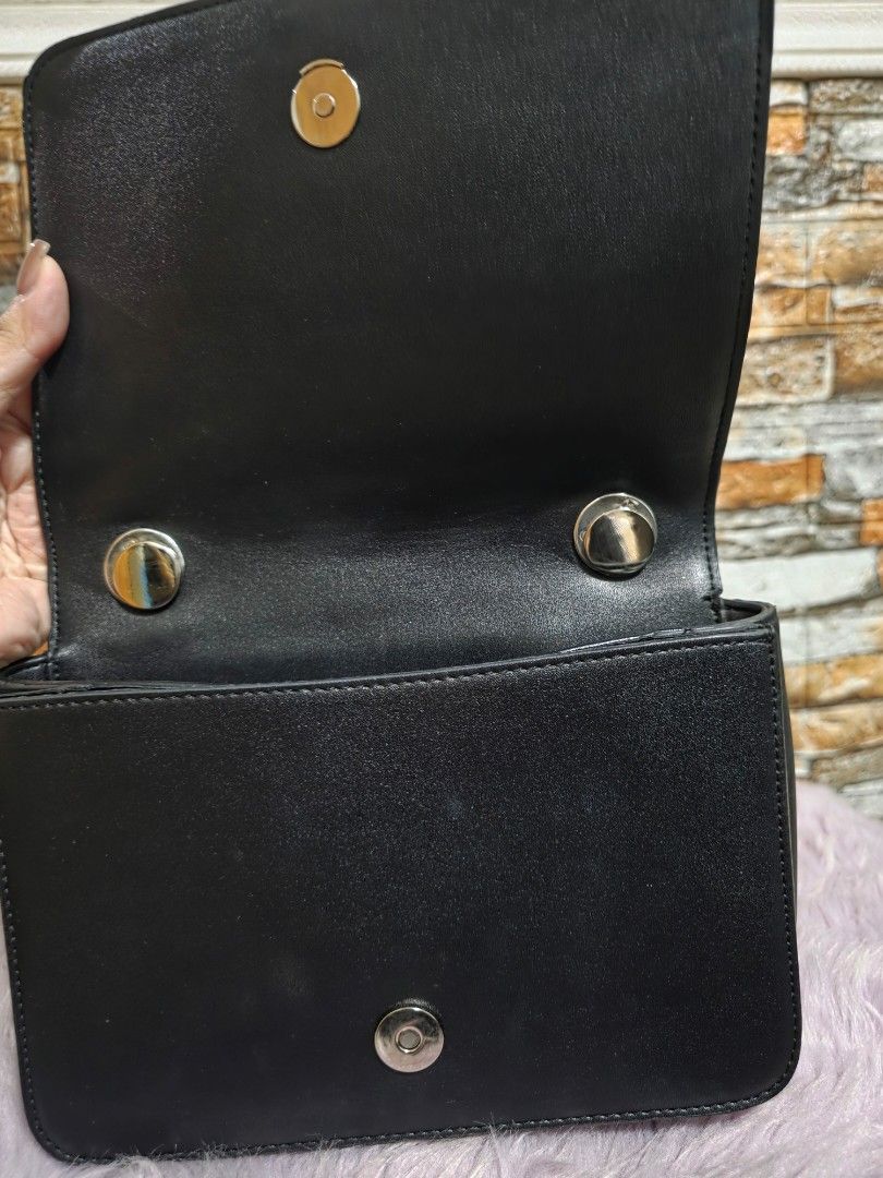 LYN thailand bag (Category: Cross-body Bags) located in Binan City. Submitted by elli.etcetera (Listing ID 1469509780, Image 3). Description: MOP: Gcash, Maya or Bank transfer Courier: Flash, J&T or Lalamove.