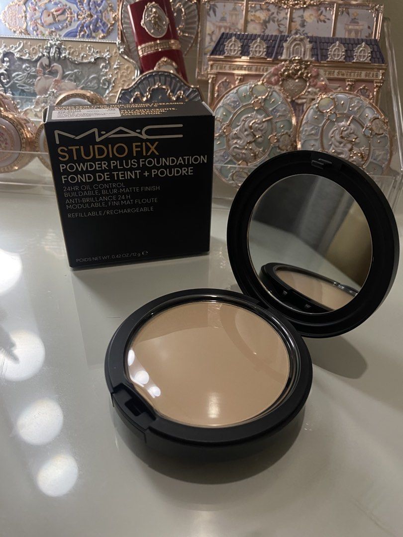 Mac Studio Fix Compact Powder (Category: Makeup) located in Makati City. Submitted by hettaisobel (Listing ID 1469527766, Image 2). Description: SRP: 2,500 (Authentic) Location: Bacoor | Rockwell Makati SF shoulder by buyer.