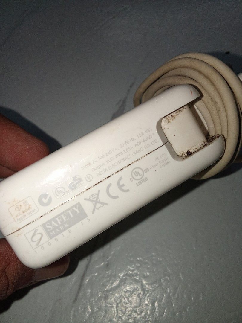MacBook 60w Magsafe Power Adapter Original (Category: Cables & Adaptors) located in Manila. Submitted by christoph17 (Listing ID 1469415879, Image 3). Description: great condition original.