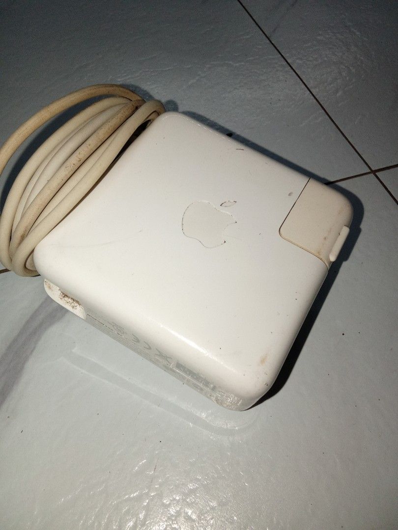 MacBook 60w Magsafe Power Adapter Original (Category: Cables & Adaptors) located in Manila. Submitted by christoph17 (Listing ID 1469415879, Image 2). Description: great condition original.