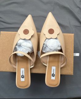 Machino Flat Hana, Women's Fashion, Footwear, Flats on Carousell