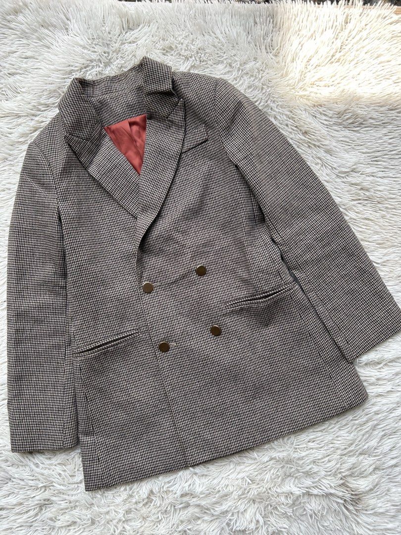 Made in Italy Houndstooth Wool Double Breasted Blazer Size 38 (Category: Coats, Jackets and Outerwear) located in Cagayan de Oro. Submitted by elviecup (Listing ID 1469433414, Image 1). Description: Classic brown and white houndstooth double-breasted blazer in 100% pure wool, made in Italy. Features a stylish terracotta orange lining, structured lapels, and front button closure. Size 38. Dry clean only. Elevate your smart-casual or formal look to