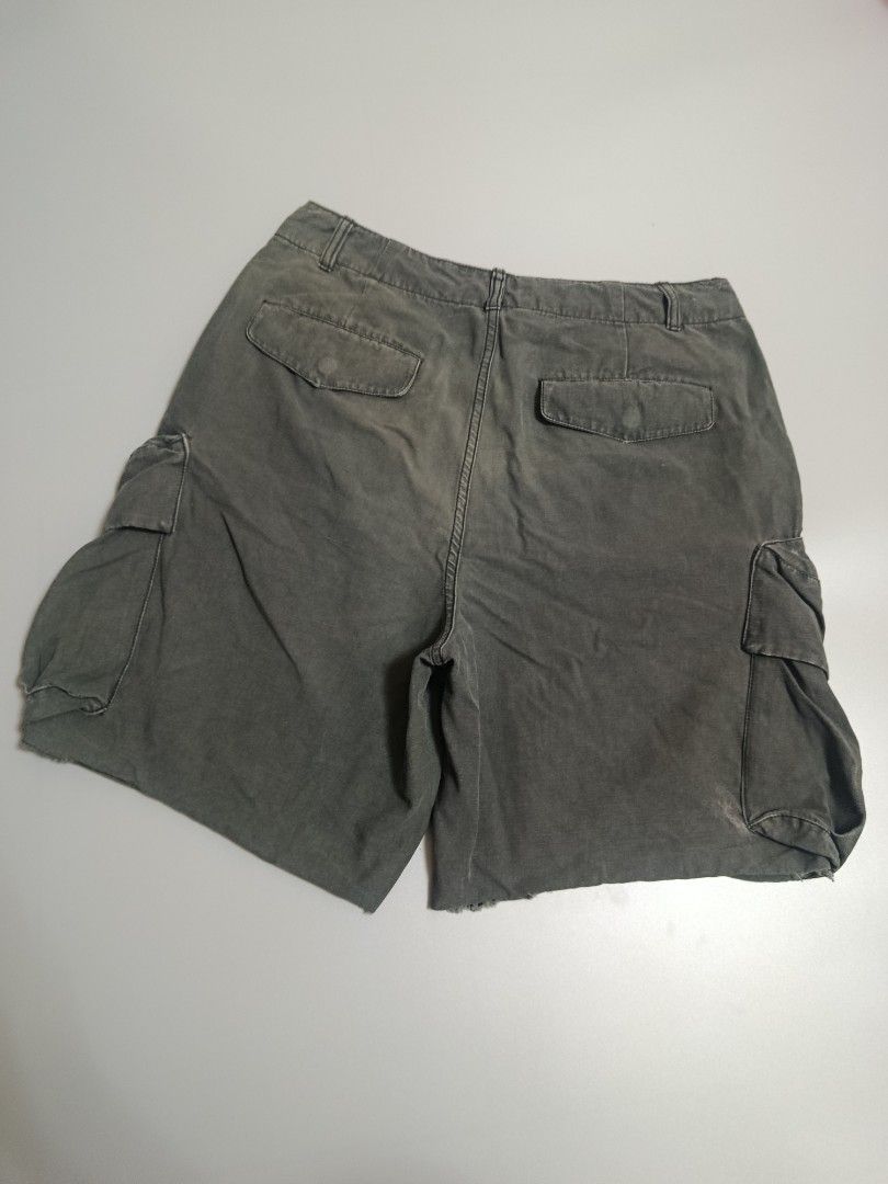 Madness Faded Style Cargo Shorts (Category: Shorts) located in Asingan. Submitted by stashko (Listing ID 1469489129, Image 2). Description: Madness (Acid Wash/Faded Style) Size 34.