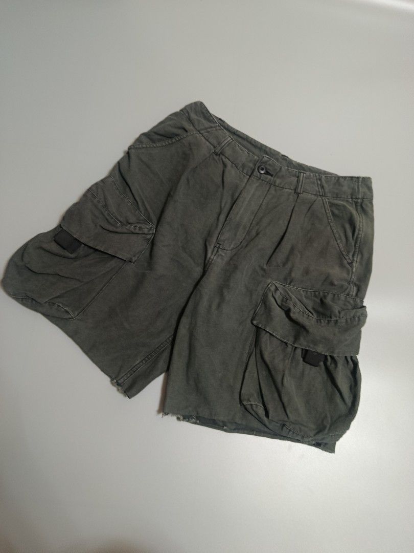 Madness Faded Style Cargo Shorts (Category: Shorts) located in Asingan. Submitted by stashko (Listing ID 1469489129, Image 1). Description: Madness (Acid Wash/Faded Style) Size 34.