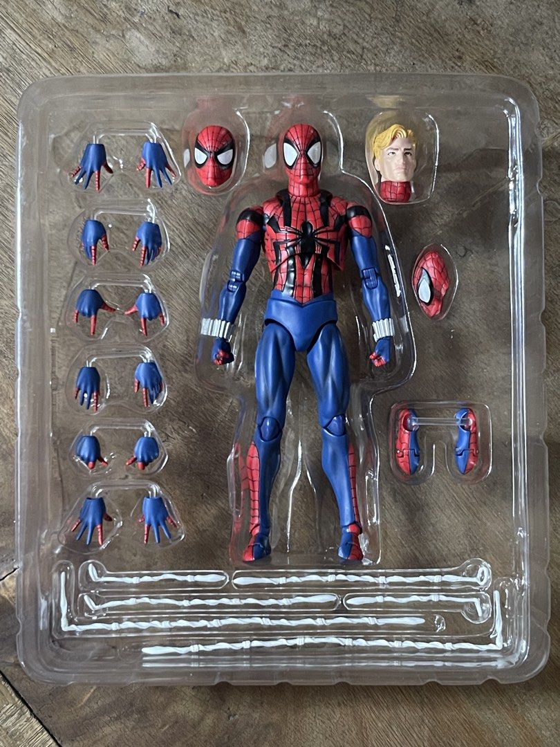 MAFEX 143 Ben Reilly comic ver (Category: Figurines & Statues) located in Cabuyao City. Submitted by apusa (Listing ID 1469423137, Image 3). Description: MAFEX 143, Ben Reilly Comic Ver For 2680 Only with minimal paint chip Open for trade as well Payment: Maya or Bank Transfer MOD: LALAMOVE or LBC COP .