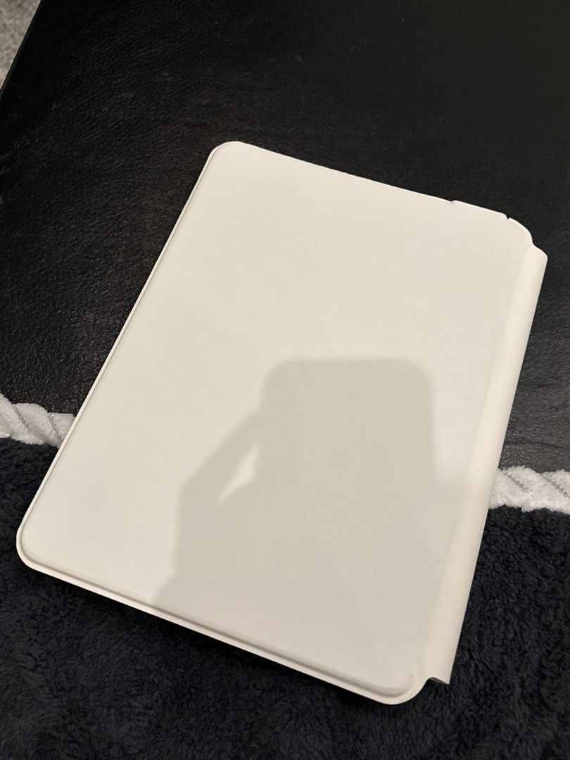 Magnetic floating keyboard ipad pro 11 (Category: Computer Keyboard) located in Paranaque City. Submitted by charshabao (Listing ID 1469493039, Image 3). Description: Rfs got a diff keyboard but used twice lang!! No box na .