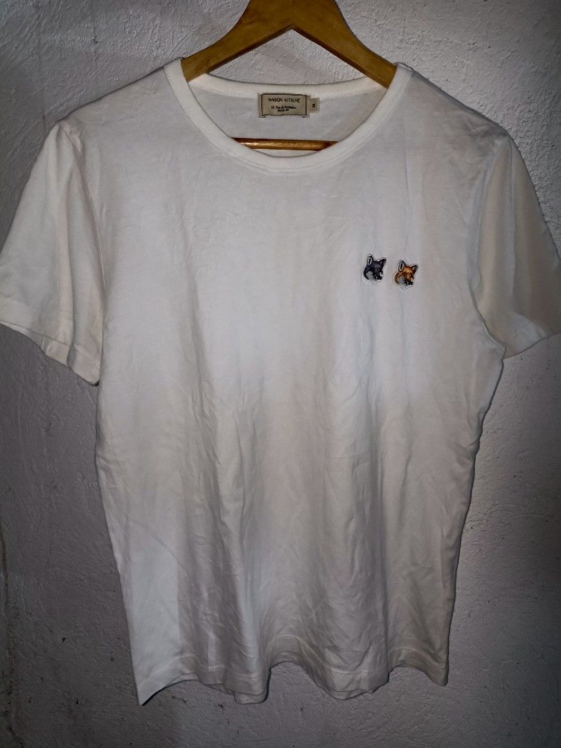 Maison kitsune (Category: Luxury Apparel) located in Bacolod City. Submitted by freelion-1cc5 (Listing ID 1469499929, Image 1). Description: dimes:20x26 color rate:9.5/10 no issue asnew condition need wash.