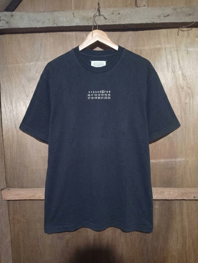 Maison margiela (Category: Activewear) located in Butuan. Submitted by waste_thrifted (Listing ID 1469531239, Image 1). Description: 25/30.