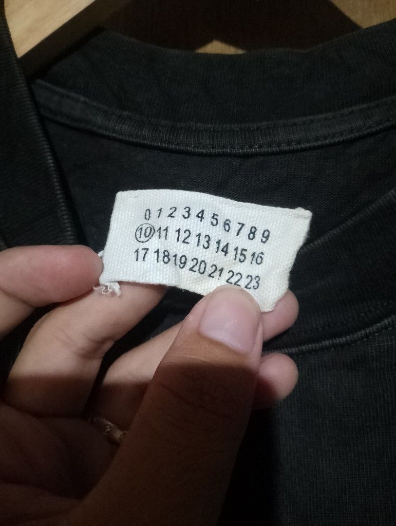 Maison margiela (Category: Activewear) located in Butuan. Submitted by waste_thrifted (Listing ID 1469531239, Image 2). Description: 25/30.