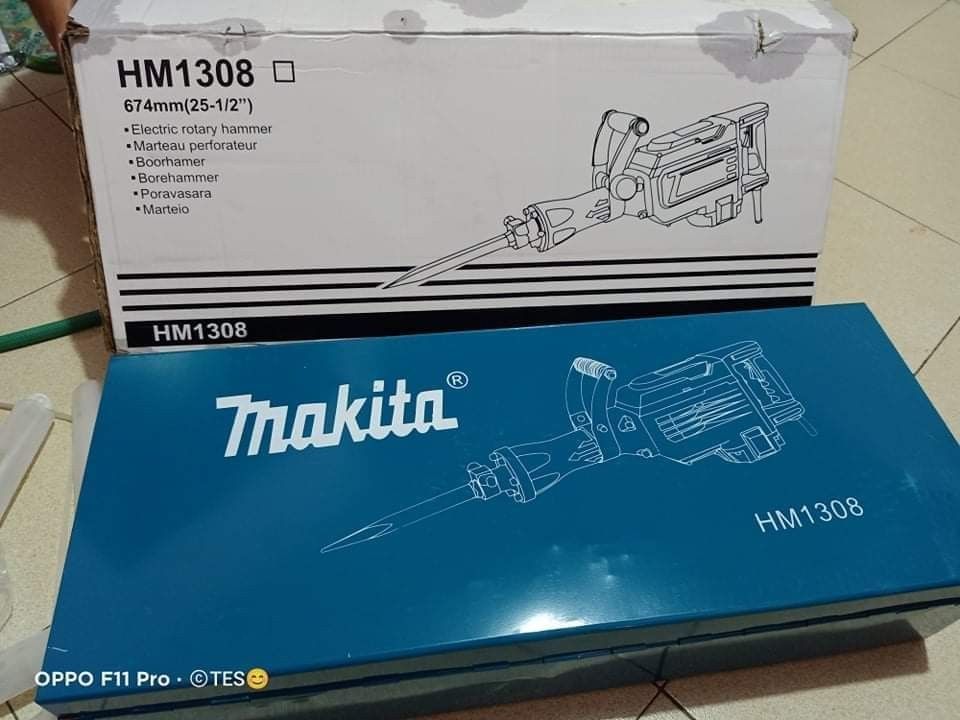 MAKITA JACKHAMMER 65MM (Category: Construction Tools & Equipment) located in Valenzuela. Submitted by cooleagle.fab881 (Listing ID 1469410694, Image 3). Description: 👍🏻BRAND NEW 👍🏻HEAVY DUTY 👍🏻GOOD QUALITY 👍🏻GOOD CONDITION 👍🏻COMPLETE SET 👍🏻W/SERVICE WARRANTY 👍🏻PM ME FOR MORE DETAILS.