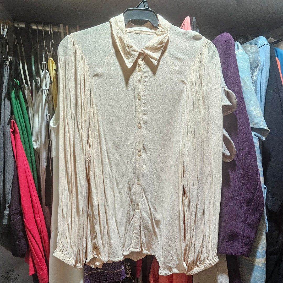 MANGO BLUSH PINK BLOUSE (Category: Blouses) located in Manila. Submitted by smartluxeph (Listing ID 1469524731, Image 2). Description: 🌸 MANGO BLUSH PINK BLOUSE 🌸 💰 ₱750 | Size M | Lightly Used Pretty, feminine, and effortlessly chic! 💕 ✨ Gorgeous full pleated balloon sleeves with elastic cuffs ✨ Classic collar and button-down front ✨ Soft, lightweight, flowy fabric ✨ Lovely blush pink shade — perfect for office, brunch, or casual chic looks!