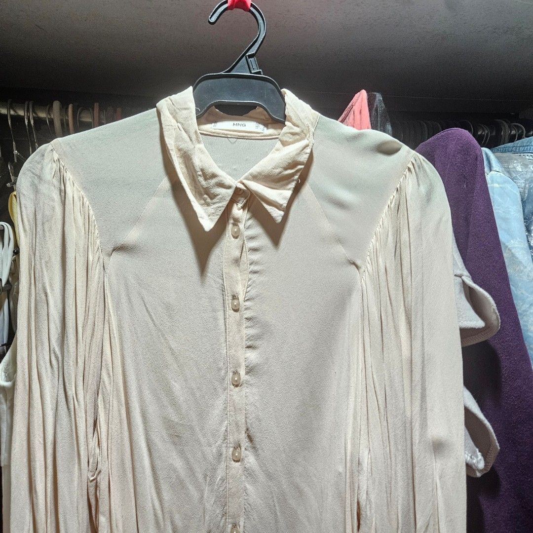 MANGO BLUSH PINK BLOUSE (Category: Blouses) located in Manila. Submitted by smartluxeph (Listing ID 1469524731, Image 3). Description: 🌸 MANGO BLUSH PINK BLOUSE 🌸 💰 ₱750 | Size M | Lightly Used Pretty, feminine, and effortlessly chic! 💕 ✨ Gorgeous full pleated balloon sleeves with elastic cuffs ✨ Classic collar and button-down front ✨ Soft, lightweight, flowy fabric ✨ Lovely blush pink shade — perfect for office, brunch, or casual chic looks!
