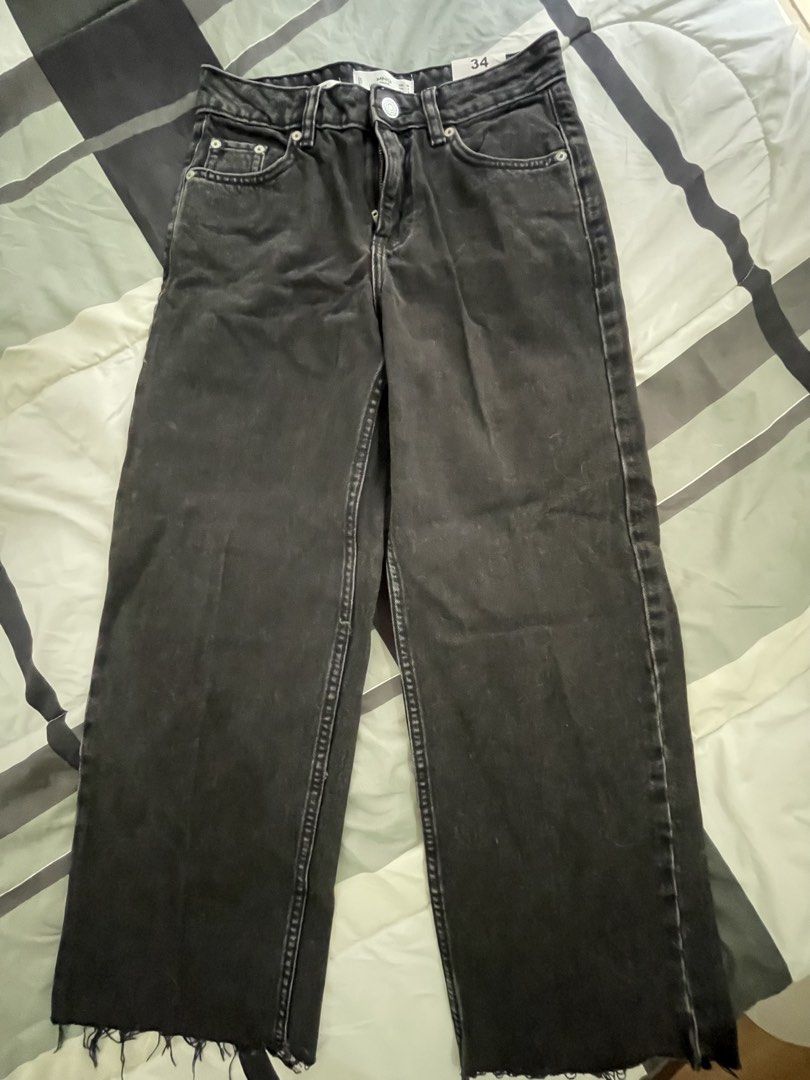 Mango denim culottes (Category: Announcements) located in Las Pinas. Submitted by silvader (Listing ID 1469415270, Image 1). Description: Selling low Xs Waist 26in.