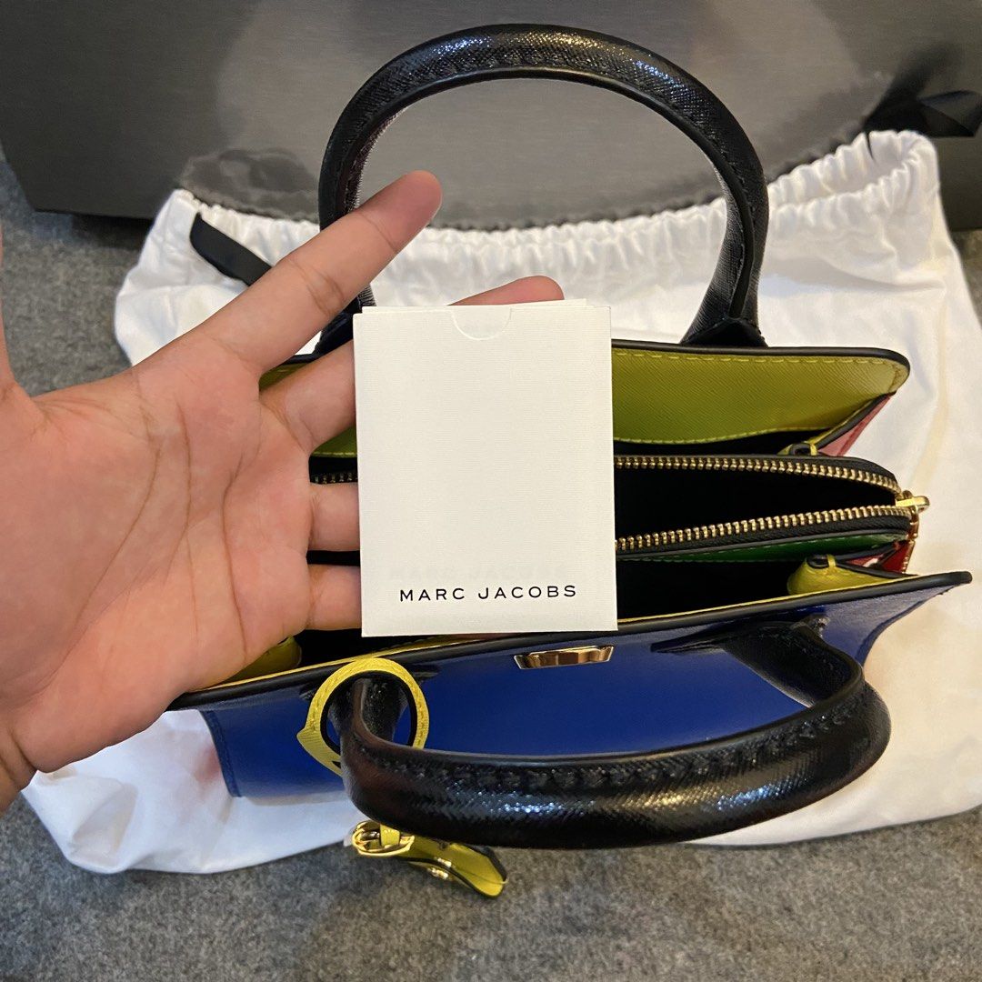 MARC JACOBS (Category: Luxury Bags & Wallets) located in Mabalacat. Submitted by alternativegoodsco (Listing ID 1469554907, Image 3). Description: pm me for moree details .