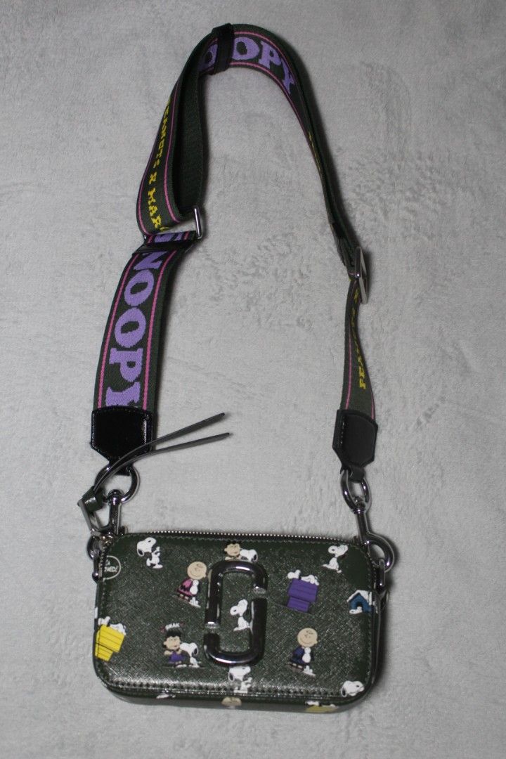 Marc Jacobs x Peanuts Collaboration Snapshot Camera Bag (Category: Luxury Bags & Wallets) located in Tarlac. Submitted by trishatrish3 (Listing ID 1469403867, Image 2). Description: .
