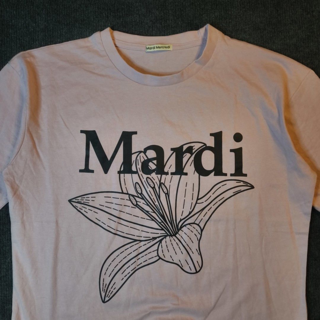 Mardi Mercredi FlowerMardi Pink Tee (Category: Tshirts & Polo Shirts ) located in San Fernando. Submitted by retro_d (Listing ID 1469558403, Image 2). Description: - Mardi Mercredi FlowerMardi Pink Tee - Condition: Excellent - Color Rate: 9.5/10 - No issue.