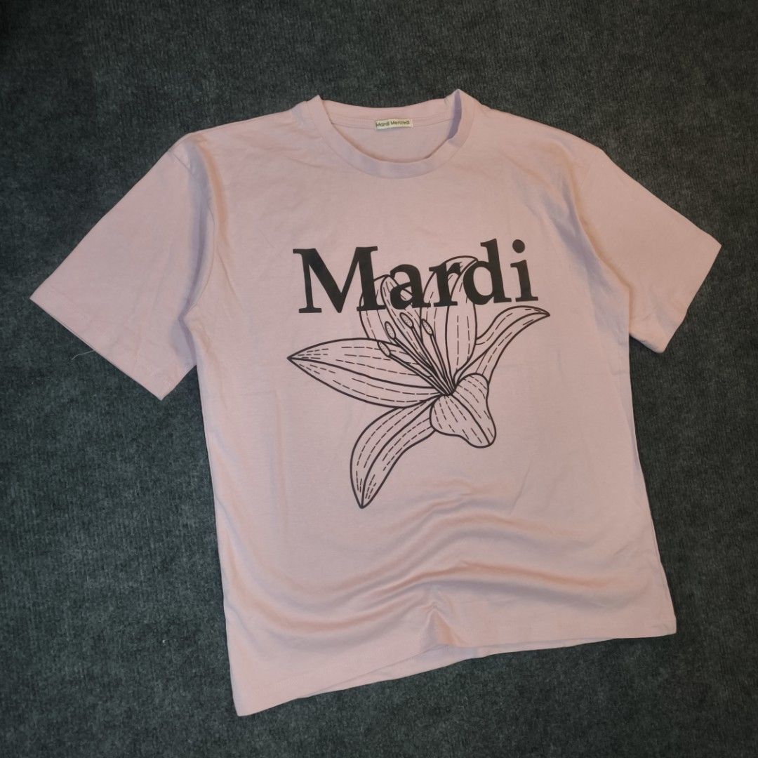 Mardi Mercredi FlowerMardi Pink Tee (Category: Tshirts & Polo Shirts ) located in San Fernando. Submitted by retro_d (Listing ID 1469558403, Image 1). Description: - Mardi Mercredi FlowerMardi Pink Tee - Condition: Excellent - Color Rate: 9.5/10 - No issue.