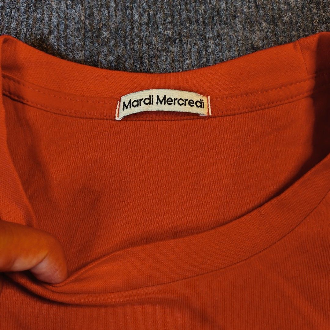 Mardi Mercredi FlowerMardi Red Tee (Category: Tshirts & Polo Shirts ) located in San Fernando. Submitted by retro_d (Listing ID 1469558985, Image 3). Description: - Mardi Mercredi FlowerMardi Red Tee - Condition: Excellent - Color Rate: 9.5/10 - No issue.