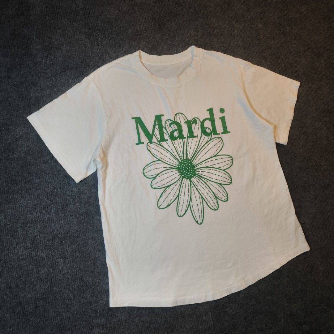 Mardi Mercredi FlowerMardi White tee (Category: Tshirts & Polo Shirts ) located in San Fernando. Submitted by retro_d (Listing ID 1469558729, Image 1). Description: - Mardi Mercredi FlowerMardi White tee - Condition: Excellent - Color Rate: 9/10 - No issue (No Neck Tag).