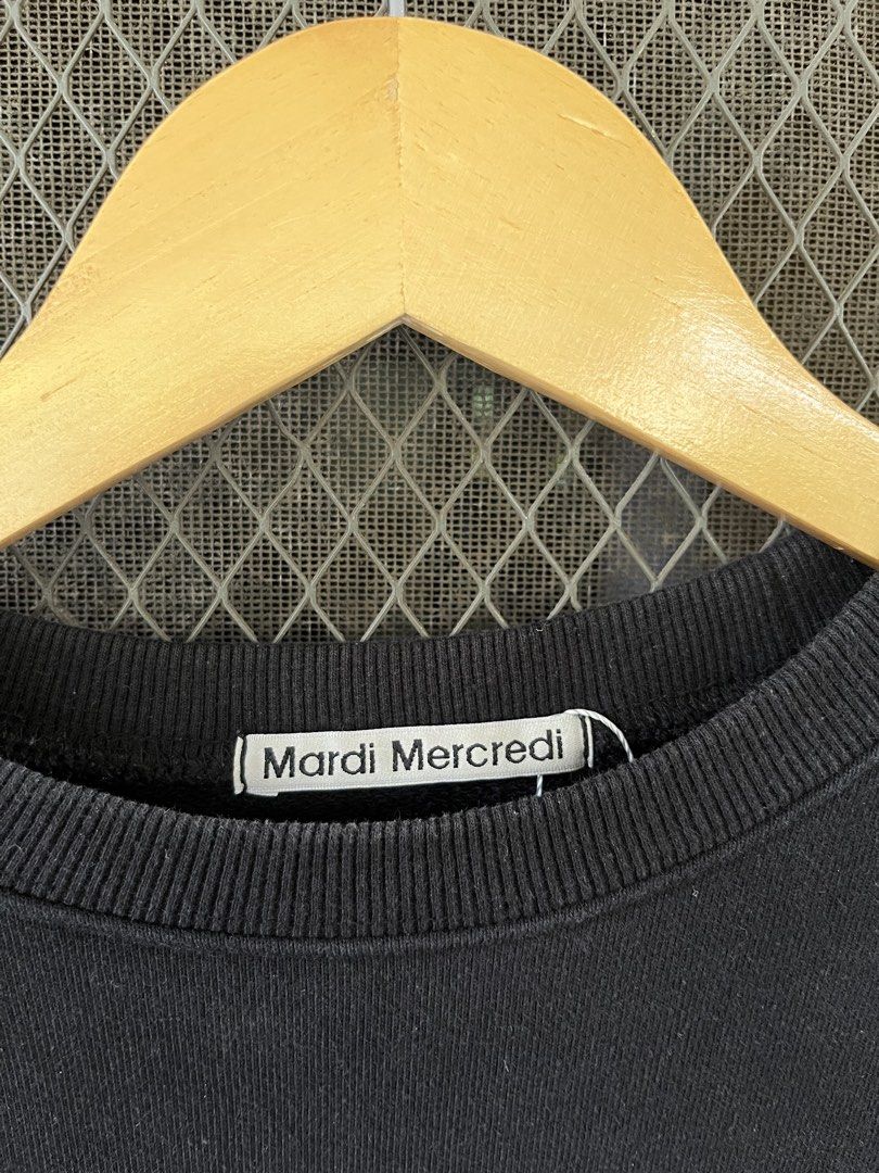 Mardi Mercredi Sweater (Category: Coats, Jackets and Outerwear) located in General Santos City (Dadiangas). Submitted by thriftdept. (Listing ID 1469406431, Image 3). Description: Brand: Mardi Mercredi Size: Free Size (Boxy Fit) Dimensions: 24W”24L Authenticity: Authentic Color Rate: 9.5/10 Condition: Excellent Issue: None 🏷️: ₱1,100.