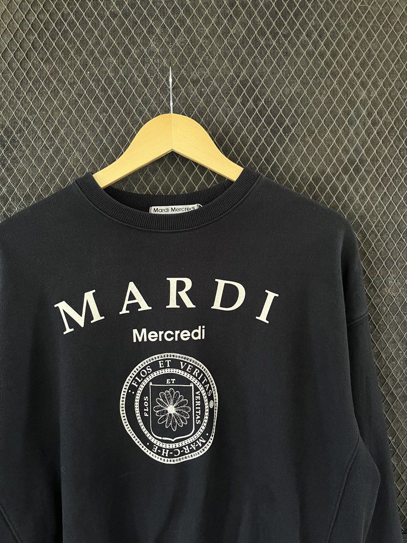 Mardi Mercredi Sweater (Category: Coats, Jackets and Outerwear) located in General Santos City (Dadiangas). Submitted by thriftdept. (Listing ID 1469406431, Image 2). Description: Brand: Mardi Mercredi Size: Free Size (Boxy Fit) Dimensions: 24W”24L Authenticity: Authentic Color Rate: 9.5/10 Condition: Excellent Issue: None 🏷️: ₱1,100.