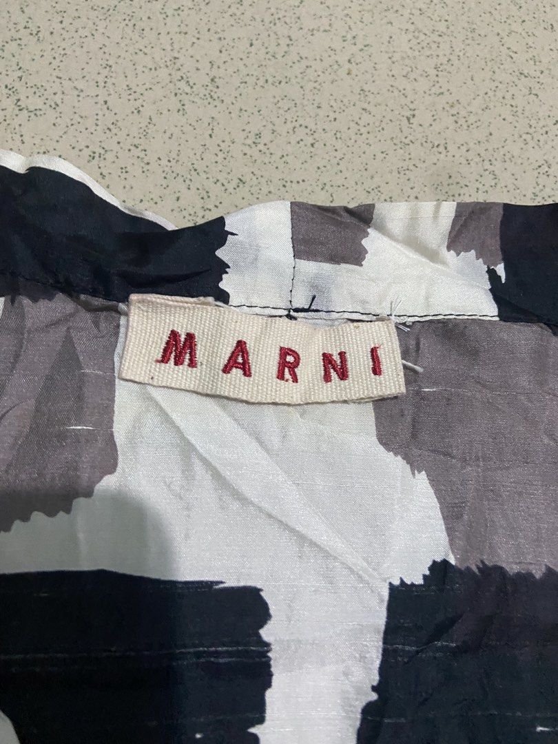 MARNI ABSTRACT GRAPHIC PRINTED BLOUSE (Category: Others Tops) located in Bulacan. Submitted by rrthrifts (Listing ID 1469467423, Image 2). Description: VERY GOOD CONDITION SIZE 38 ON TAG NO ISSUE 699PHP PLUS SHIPPING FEE ONLY.