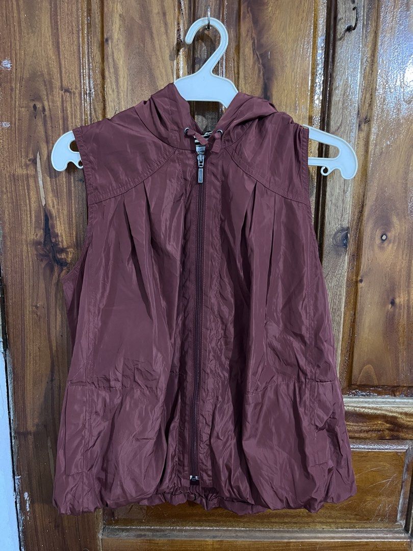 Maroon Hooded Zip Vest very light weight (Category: Coats, Jackets and Outerwear) located in Baguio. Submitted by gbwardrobe (Listing ID 1469424136, Image 2). Description: .