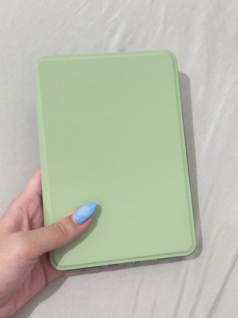 Matcha Kindle (Category: E-Readers) located in Manila. Submitted by ellacorbit89315 (Listing ID 1469398170, Image 2). Description: 📚 Selling my preloved e-reader! Kindle Basic 11th Gen 16GB – Matcha 💚 ✨ Condition: 10/10 💰 ₱5,500 + SF 📍 Davao City — free delivery around Davao City 🎁 Free case + accessories ✅ No ads / No issues 📸 PM me for more photos & videos of the actual unit! MOP: Bank Transfer / E-Wallet MOD: J&T Shipping Nationwide Loca