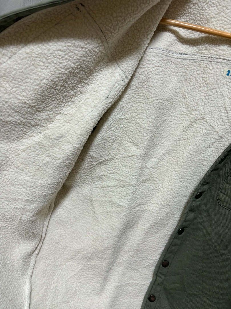 Matix Olive Green Sherpa Lined Button Up Jacket (Category: Coats, Jackets and Outerwear) located in Quezon City. Submitted by kimzxc_536 (Listing ID 1469544864, Image 2). Description: BRAND: MATIX SHERPA YUNG LOOB Size: XLARGE Dimes :23.5 x 29 Condition: EXCELLENT Colorate: 9.5/10 Issue: ❌ Price: 550.