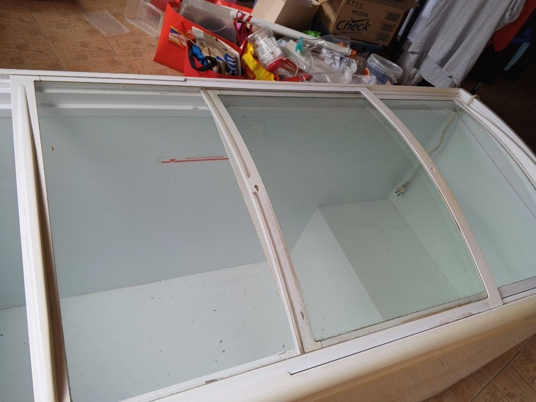 MATRIX Chest Display Freezer 18 cu ft (Category: Industrial Equipment) located in Meycauayan. Submitted by jeanbaja (Listing ID 1469413179, Image 2). Description: slightly used, great freezing condition, first owner. you can see the freezer first before purchasing, must bring your own vehicle and haulers to get the freezer at your expense.