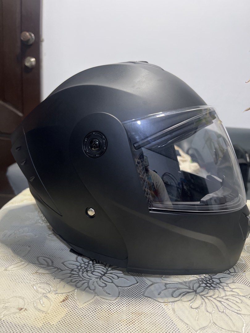 Matte Black Modular Motorcycle Helmet with Dual Visor (Category: Bicycles) located in Pagsanjan. Submitted by vernetiboopski (Listing ID 1469481590, Image 1). Description: - Matte black modular helmet, great for daily commutes or weekend rides - Flip-up chin bar for easy talking and drinking without removing the helmet - Dual visor system with a clear outer visor and dark inner sun visor - Breathable mesh inner padding for comfort - Standard buck