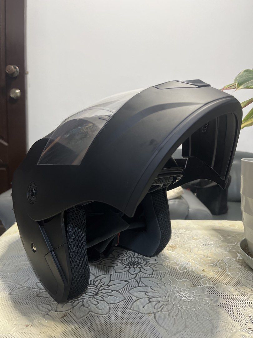 Matte Black Modular Motorcycle Helmet with Dual Visor (Category: Bicycles) located in Pagsanjan. Submitted by vernetiboopski (Listing ID 1469481590, Image 2). Description: - Matte black modular helmet, great for daily commutes or weekend rides - Flip-up chin bar for easy talking and drinking without removing the helmet - Dual visor system with a clear outer visor and dark inner sun visor - Breathable mesh inner padding for comfort - Standard buck