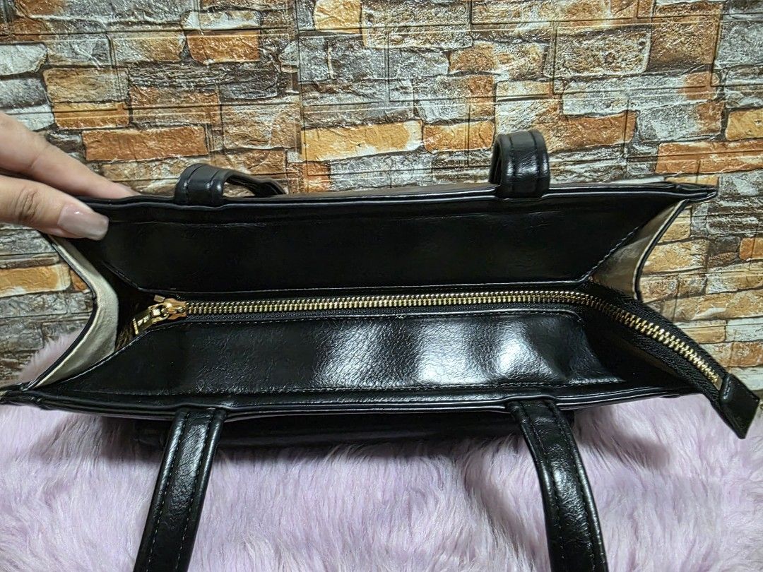 McLanee Monet shoulder bag (Category: Shoulder Bags) located in Binan City. Submitted by elli.etcetera (Listing ID 1469499391, Image 3). Description: MOP: Gcash, Maya or Bank transfer Courier: Flash, J&T or Lalamove.