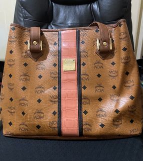 (Category: ) located in . Submitted by HelloAnn_Closet (Listing ID 1469568884, Image 1). Description: .