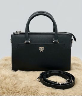 (Category: ) located in . Submitted by kgemsluxuryboutique (Listing ID 1469453352, Image 1). Description: .