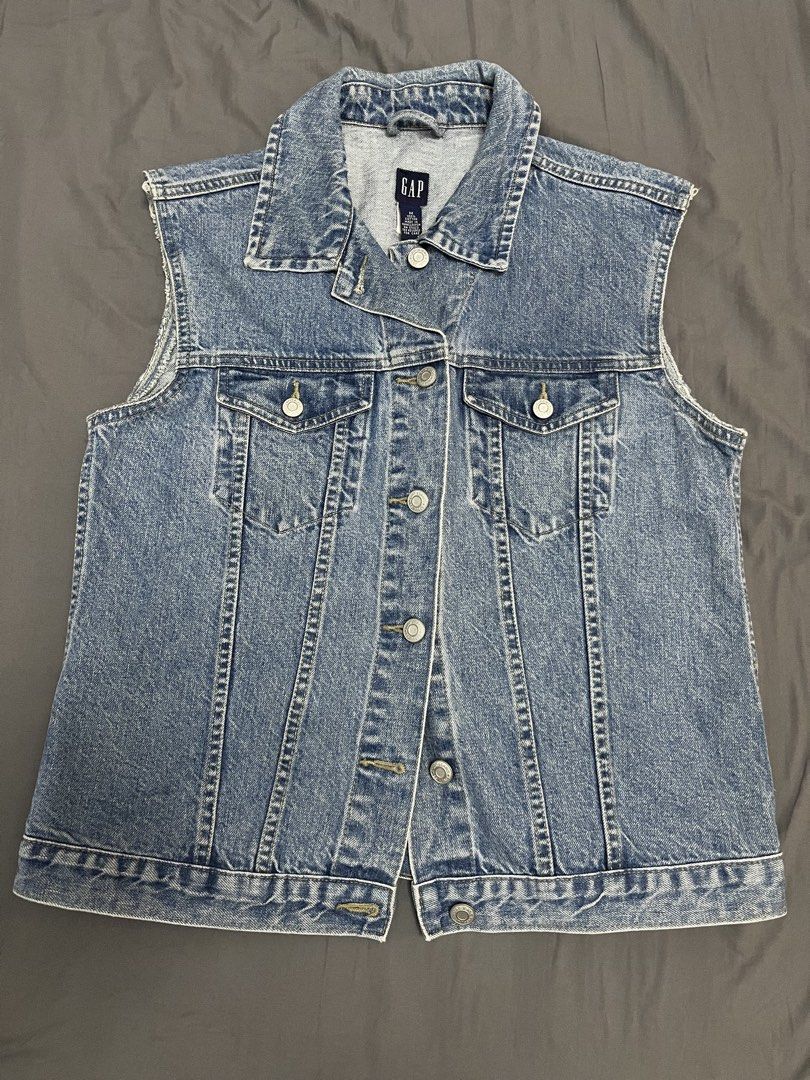 MEDIUM - GAP denim Vest (Category: Others Tops) located in Paranaque City. Submitted by regina_sy (Listing ID 1469522015, Image 1). Description: NO issue MOP: GCASH J&T Express delivery (SF c/o BUYER) * Parcel Drop-off (J&T Branch) WEEKENDS only NO WW photo 📍MNL .
