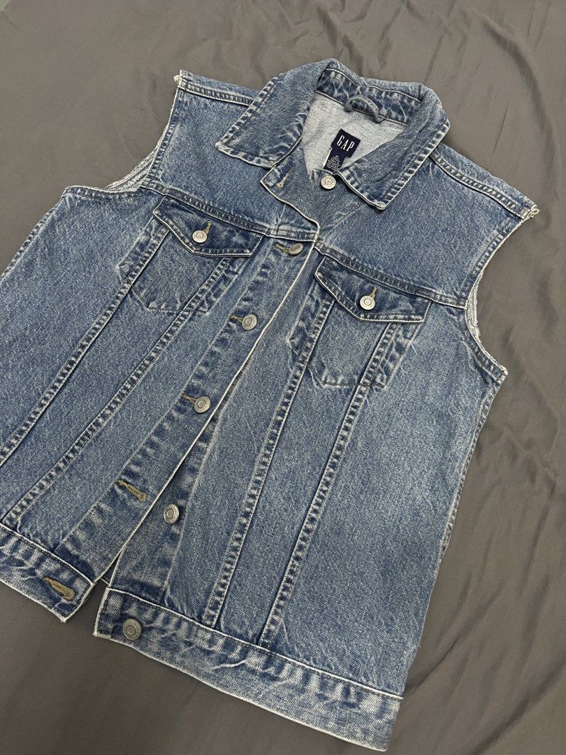 MEDIUM - GAP denim Vest (Category: Others Tops) located in Paranaque City. Submitted by regina_sy (Listing ID 1469522015, Image 2). Description: NO issue MOP: GCASH J&T Express delivery (SF c/o BUYER) * Parcel Drop-off (J&T Branch) WEEKENDS only NO WW photo 📍MNL .
