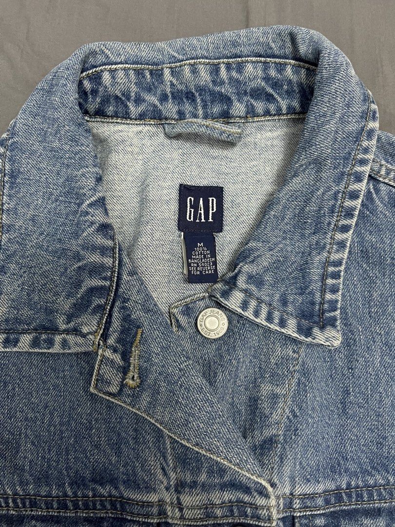 MEDIUM - GAP denim Vest (Category: Others Tops) located in Paranaque City. Submitted by regina_sy (Listing ID 1469522015, Image 3). Description: NO issue MOP: GCASH J&T Express delivery (SF c/o BUYER) * Parcel Drop-off (J&T Branch) WEEKENDS only NO WW photo 📍MNL .