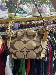 (Category: ) located in . Submitted by kingcuratedapparel (Listing ID 1469478997, Image 1). Description: .