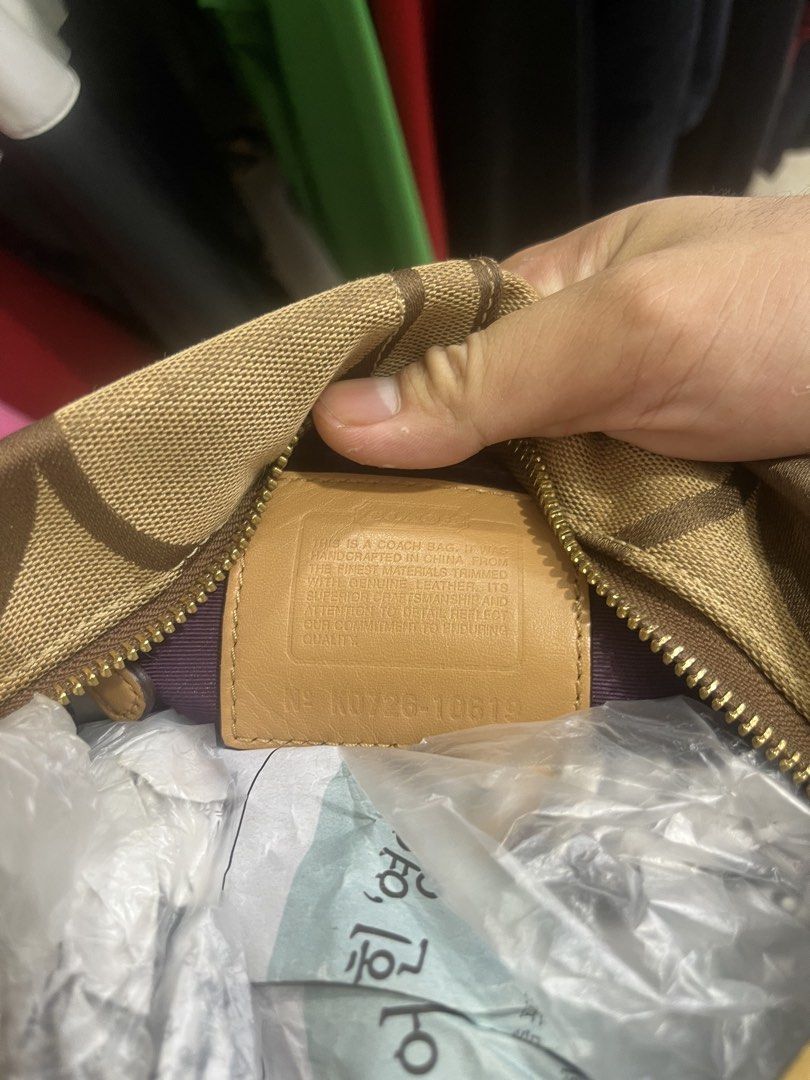 Medium Coach Carly bag (Category: Luxury Bags & Wallets) located in Manila. Submitted by kingcuratedapparel (Listing ID 1469478997, Image 2). Description: pang y2k drip mo madam Medium Coach Carly bag In excellent condition No issue Direct message if interested📥.