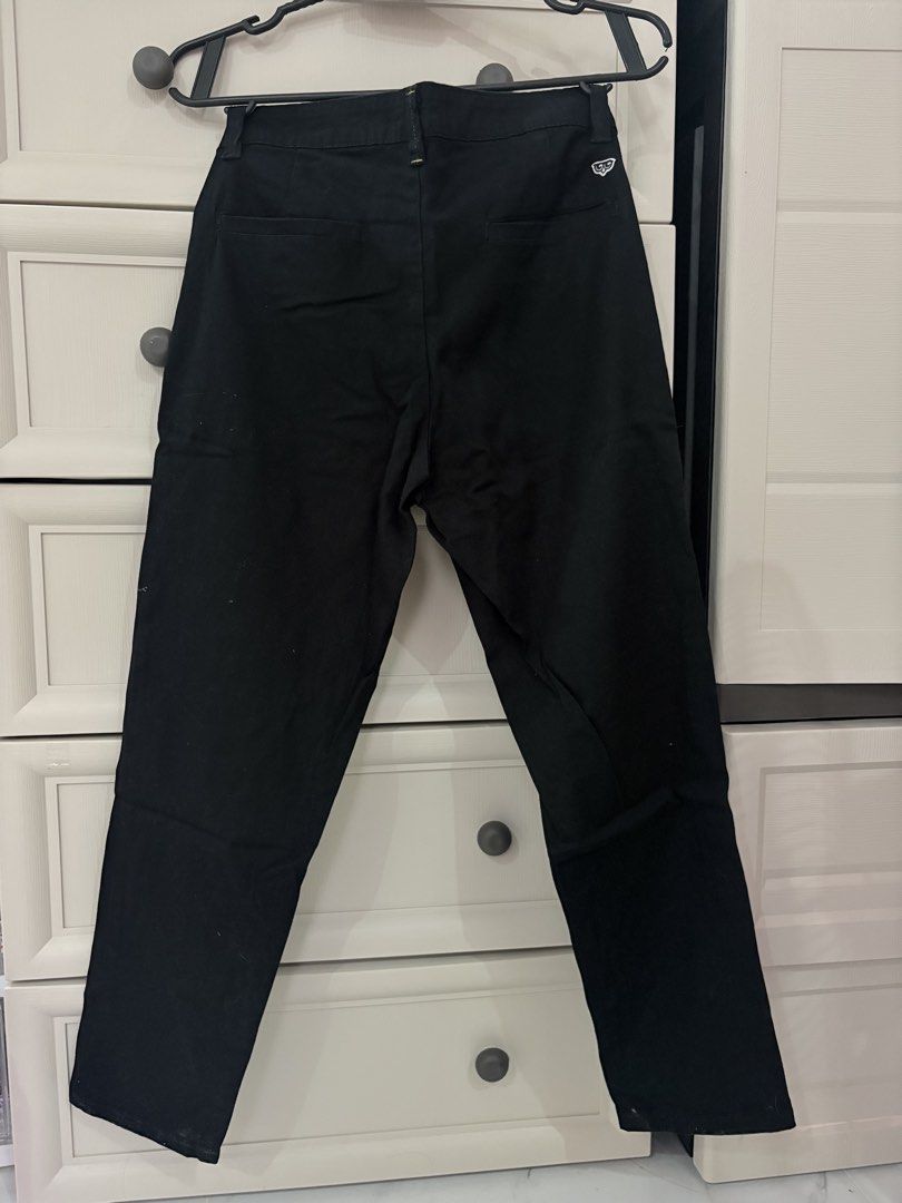 Men’s MEMO Black Straight Pants Size 30 (Category: Jeans) located in Bulacan. Submitted by _bythepetitecollective (Listing ID 1469400460, Image 2). Description: LIKE NEW! 💯 Memo Brand Size 30 Waistline 34 inches length No WW. .
