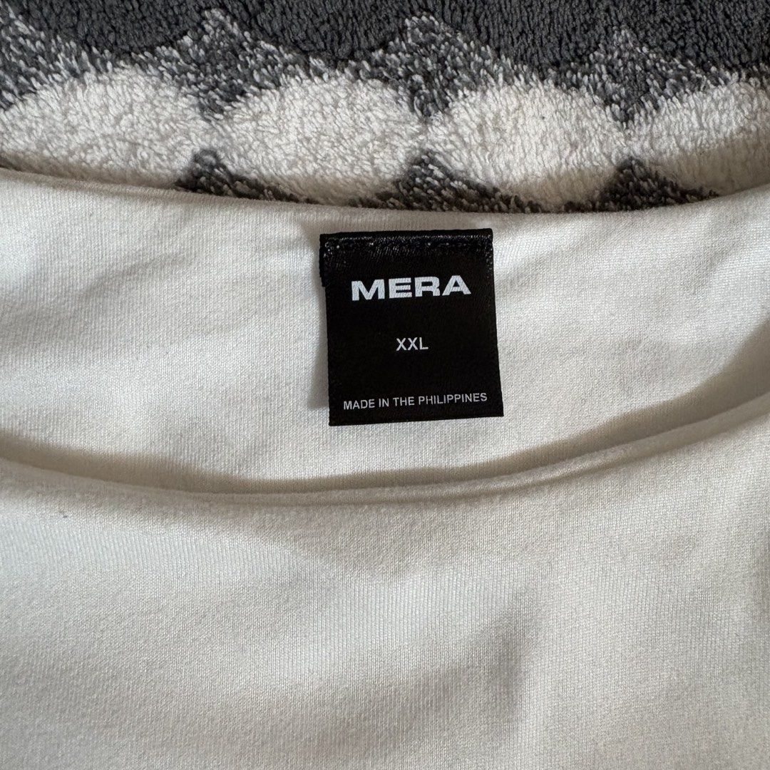 Mera Tshirt Basic Plain Cotton (Category: Shirts) located in Quezon City. Submitted by prelovedbyryys (Listing ID 1469501668, Image 2). Description: Mera Basic Plain Cotton Shirt - 80 📌 Size XXL 📌 White 📌 used once only Location: Fairview, Quezon City MOD: SPX, J&T MOP: Gcash, GoTyme, Maribank .