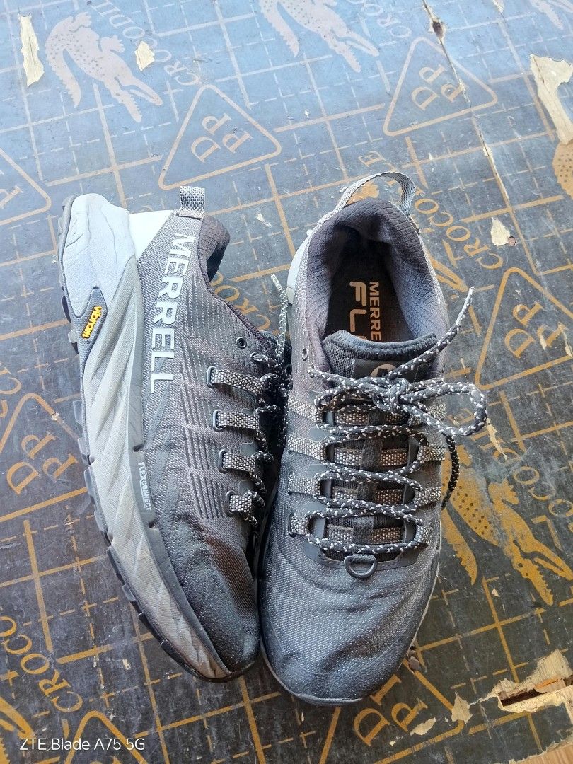 Merell float (Category: Sneakers) located in Koronadal. Submitted by glads08089 (Listing ID 1469418705, Image 3). Description: merell size 42.
