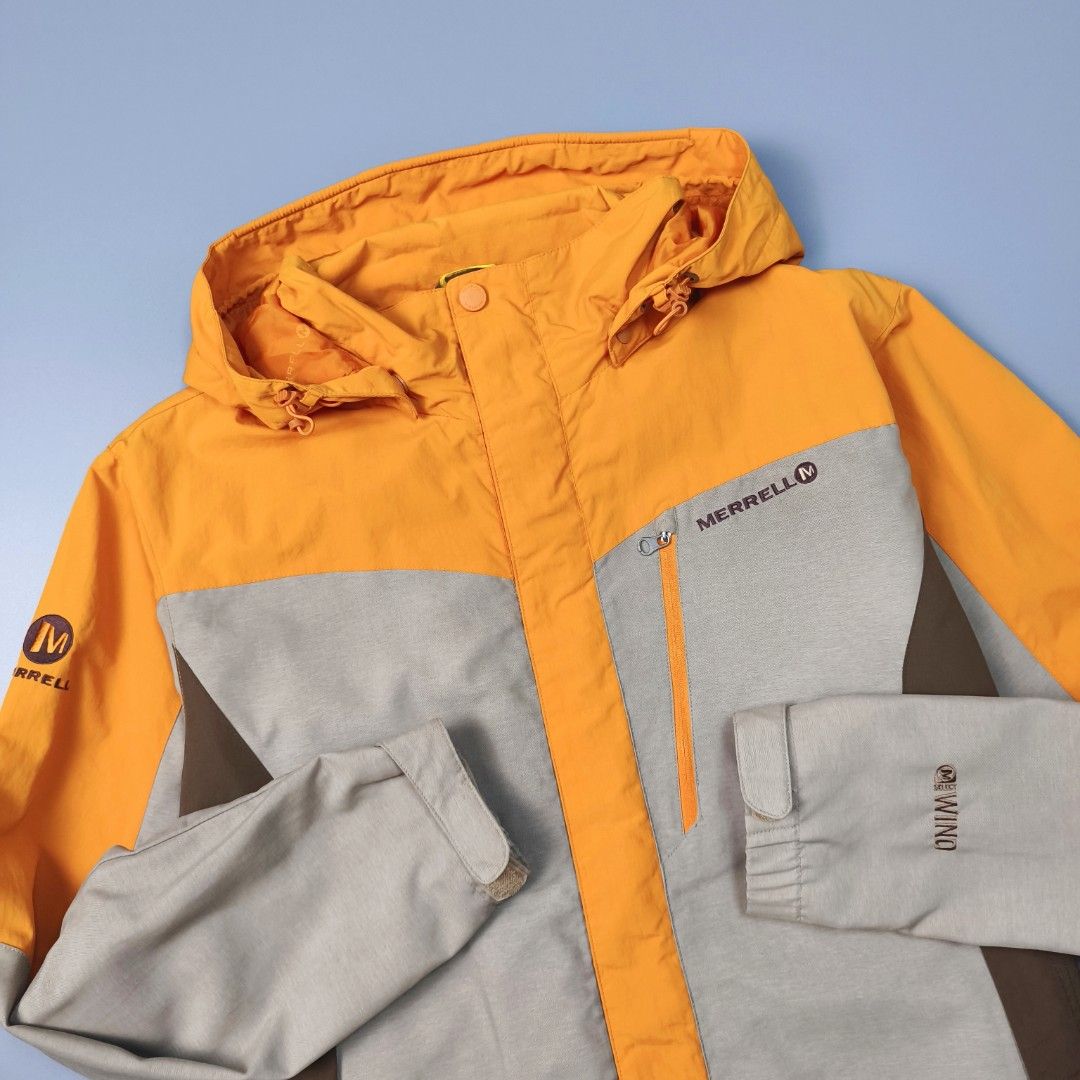 MERREL WINDBREAKER (Category: Coats, Jackets and Outerwear) located in Baguio. Submitted by nikholeisshop29 (Listing ID 1469556099, Image 3). Description: MERREL WINDBREAKER 1,100 + SF M on tag L:27 | W:21 Excellent condition Color rate:10/10.