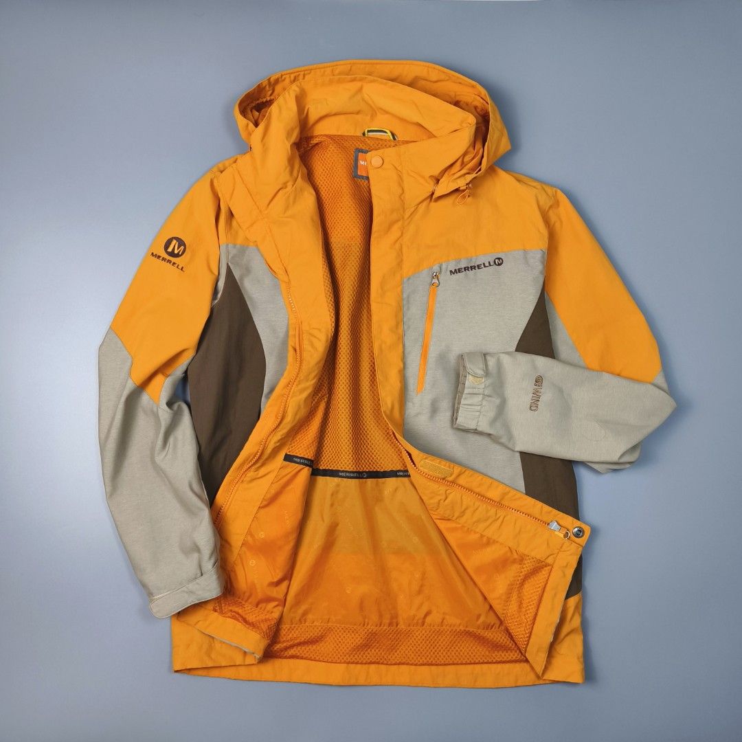 MERREL WINDBREAKER (Category: Coats, Jackets and Outerwear) located in Baguio. Submitted by nikholeisshop29 (Listing ID 1469556099, Image 2). Description: MERREL WINDBREAKER 1,100 + SF M on tag L:27 | W:21 Excellent condition Color rate:10/10.