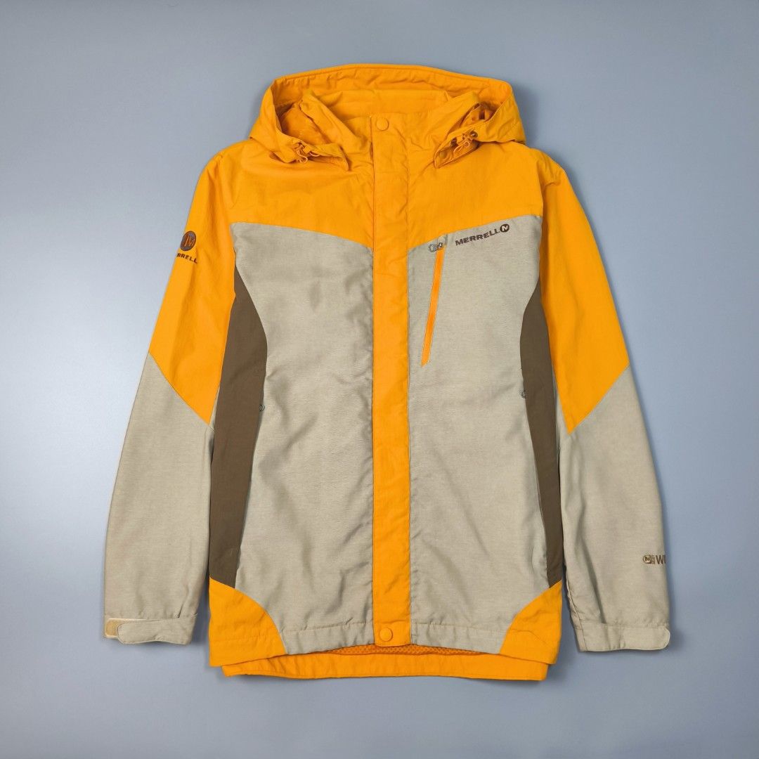 MERREL WINDBREAKER (Category: Coats, Jackets and Outerwear) located in Baguio. Submitted by nikholeisshop29 (Listing ID 1469556099, Image 1). Description: MERREL WINDBREAKER 1,100 + SF M on tag L:27 | W:21 Excellent condition Color rate:10/10.